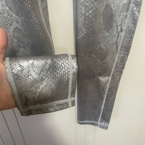 Gray/silver Snake Foil Print Highwaist Leggings - Picture 6 of 10